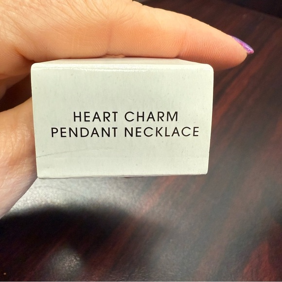 Avon Silver Heart Pendant Necklace Classic Design vintage 2009 NIB - Picture 5 of 7